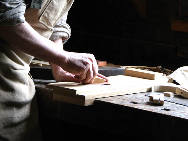 Ofrecemos un servicio de <strong>carpintería  de madera y ebanistería en Batres</strong> adaptado a las necesidades del <strong>cliente</strong>.